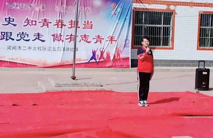 山西临汾一商场现钱学森等科学家巨幅海报
